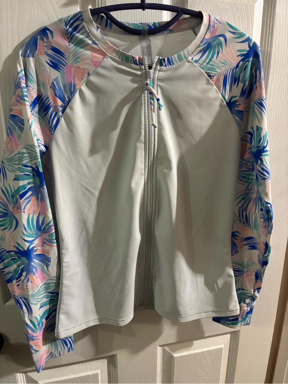 Raisins Junior’s Medium Zipper Swim Rash Guard